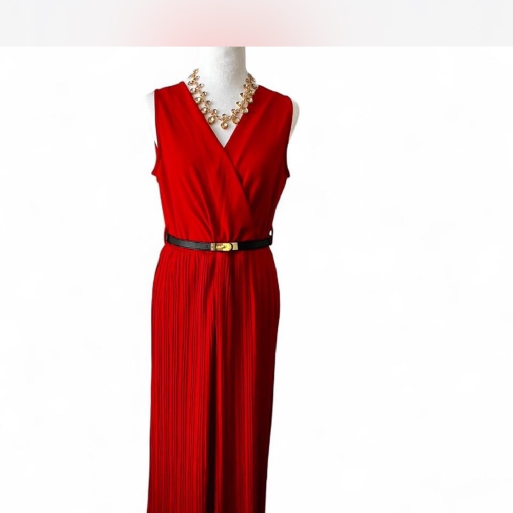 Wedding Guest Season 🎶 Red Sleeveless Jumpsuit. Gorgeous for Date Night!👌 Also